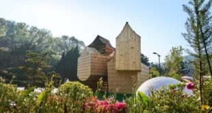 Giant wooden pavilion in Taiwan is a birdhouse for humans